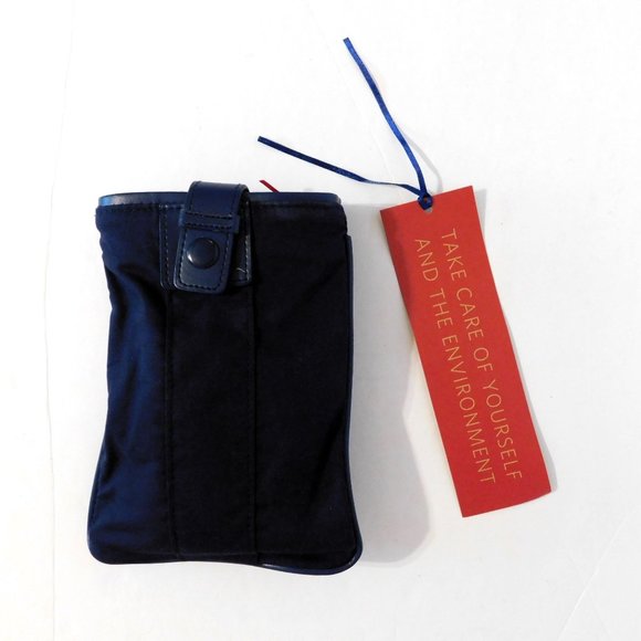Delta Airlines 1st Class Travel Amenity Kit Navy Blue Snaps Detachable Strap - Picture 1 of 3